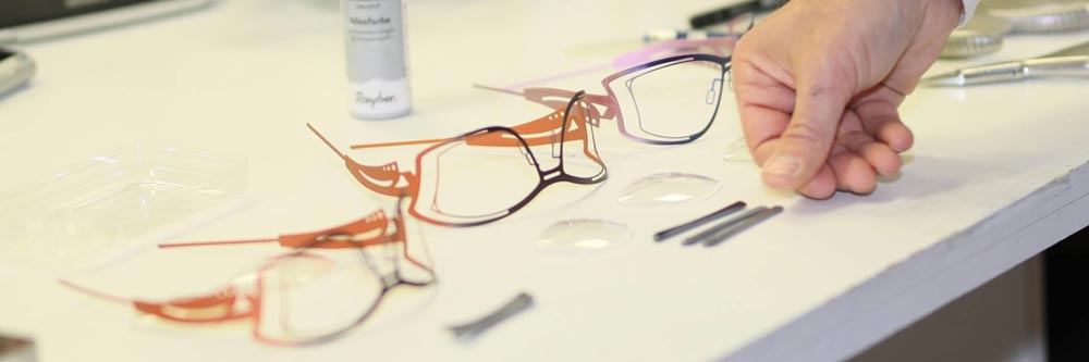 Fabrication de lunettes Krom, lunetier