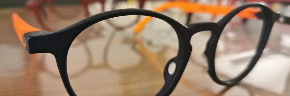 Fabrication de lunettes sur mesure avec Nogs Optic chez OPTO Design, opticien à Nantes Saint-Donatien